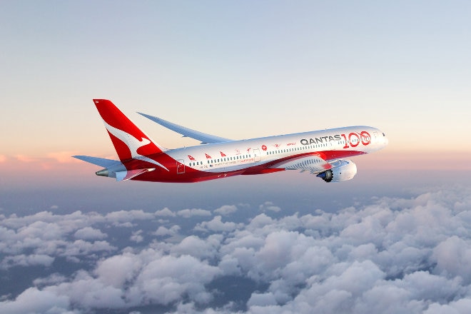 qantas dreamliner aircraft with logo livery