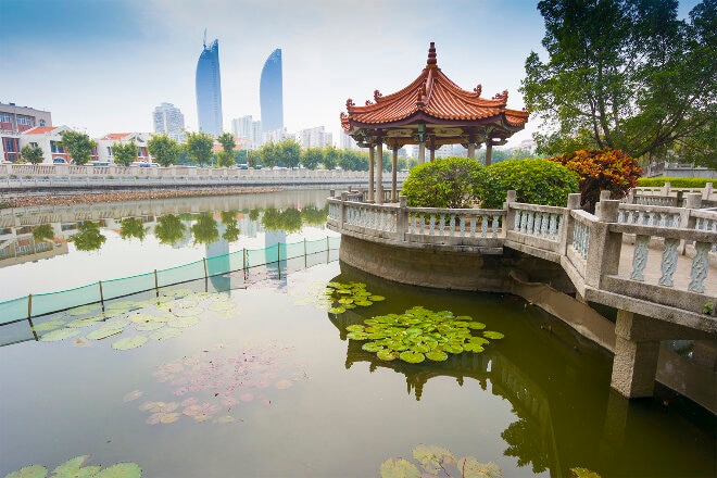 Xiamen pond and temple