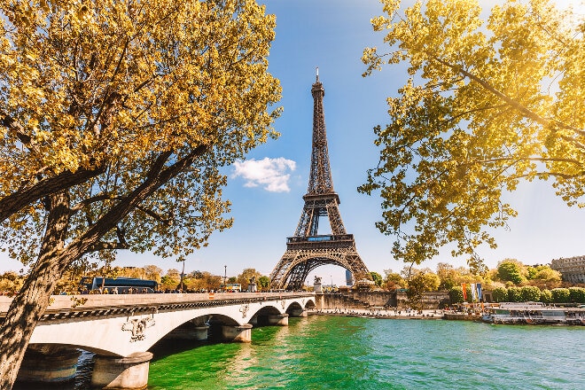 Earn Qantas Points from Doha to Paris