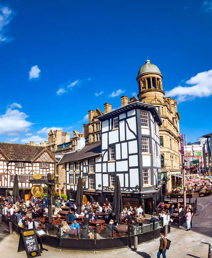 England, Manchester, pub at Shambles square