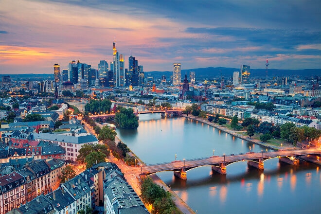 Earn Qantas Points from Shanghai to Frankfurt