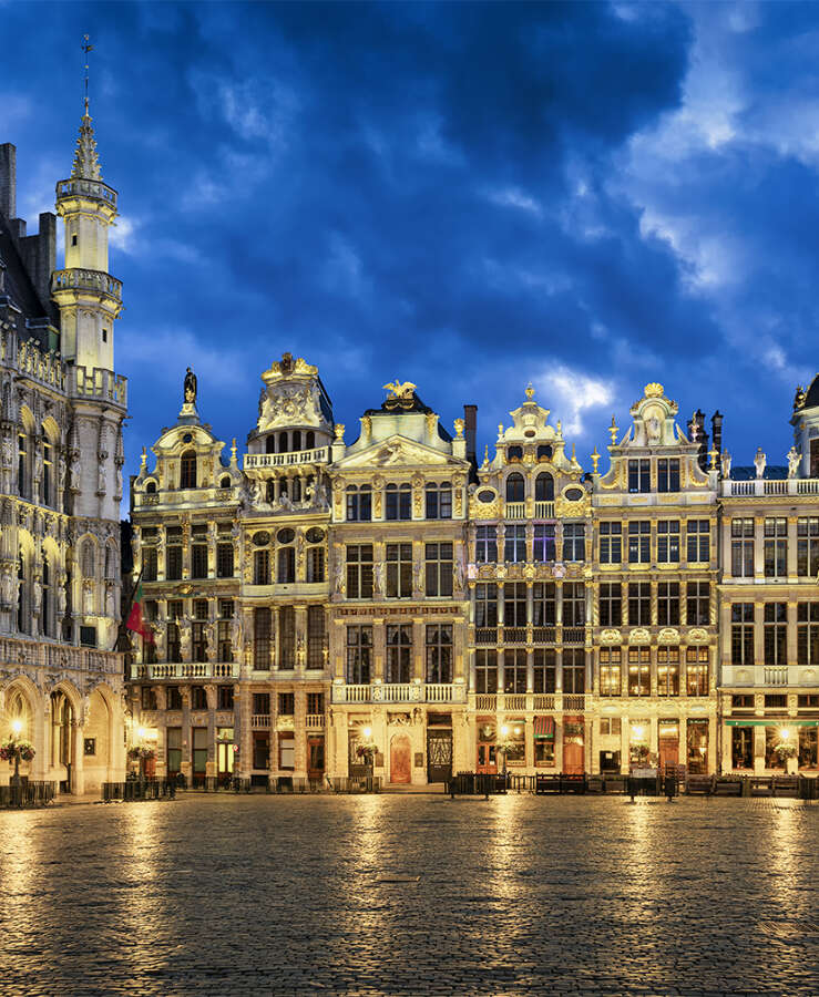 Guildhalls on Grote Markt illuminated at night, Grand Place, Brussels, Belgium