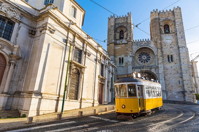 Flights from Sydney (SYD) to Lisbon (LIS) | Qantas AU