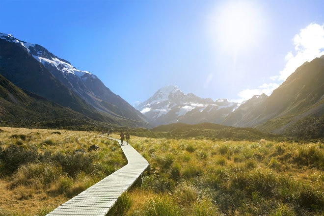 Hikers at Hooker Valley track, Aoraki Mount Cook National Park