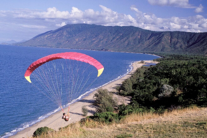 Hang glider from Rex lookout, Cairns