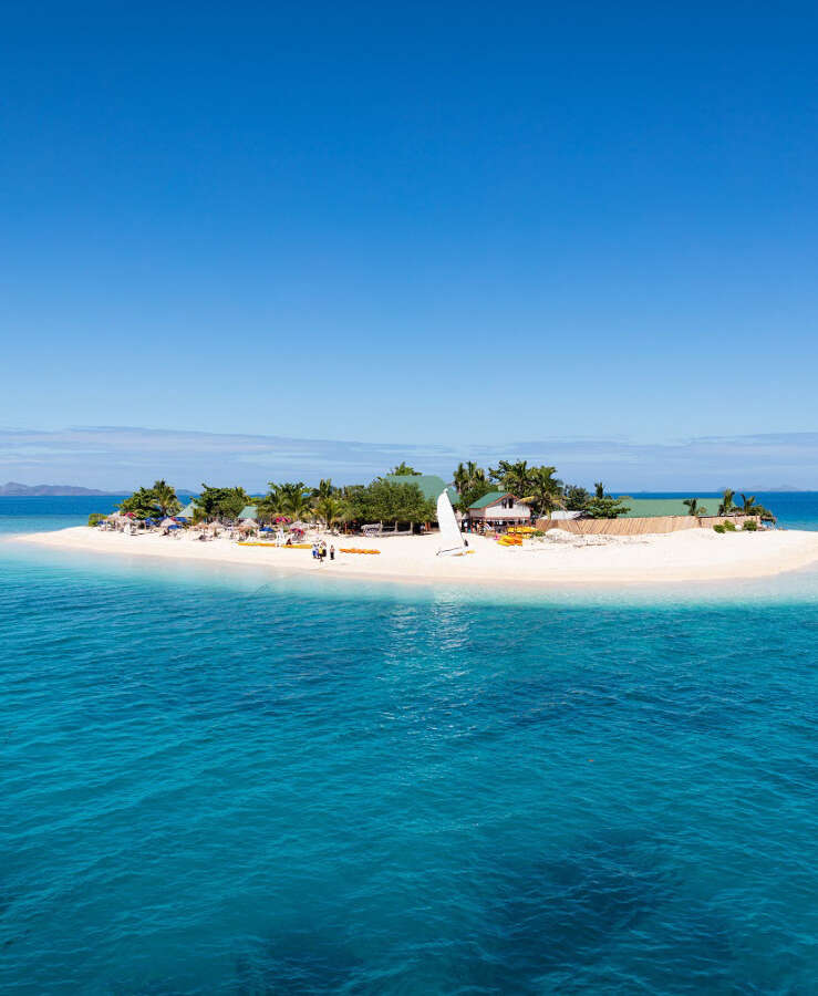 Ocean, blue sky, Mamanuca Island, Fiji