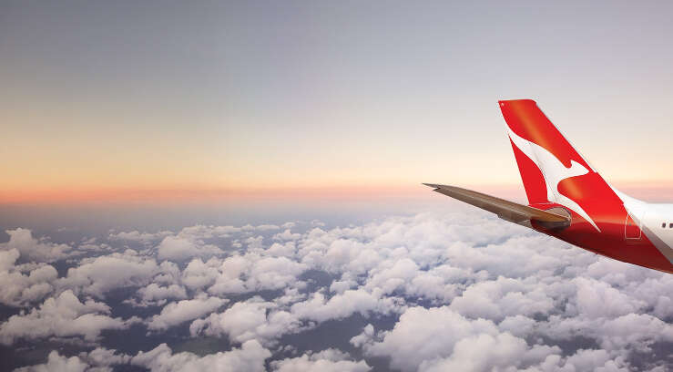 qantas-plane-tail-sunset