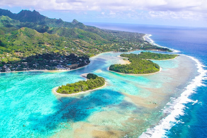 Crystal clear ocean and islands in the Cook Islands