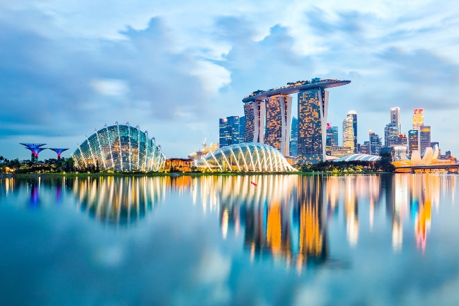 Earn Qantas Points from London to Singapore