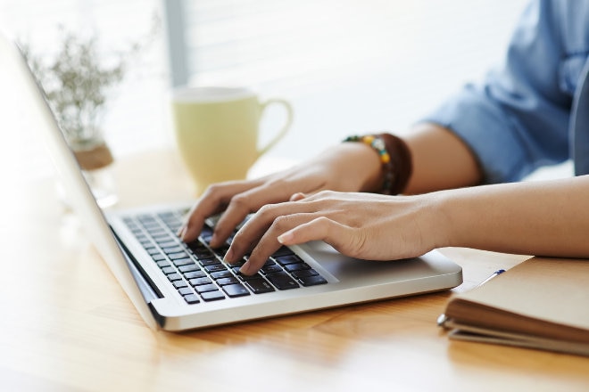 lady on laptop