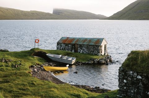 A fisherman’s hut at Lake Sǿrvágsvatn on Vágar Island